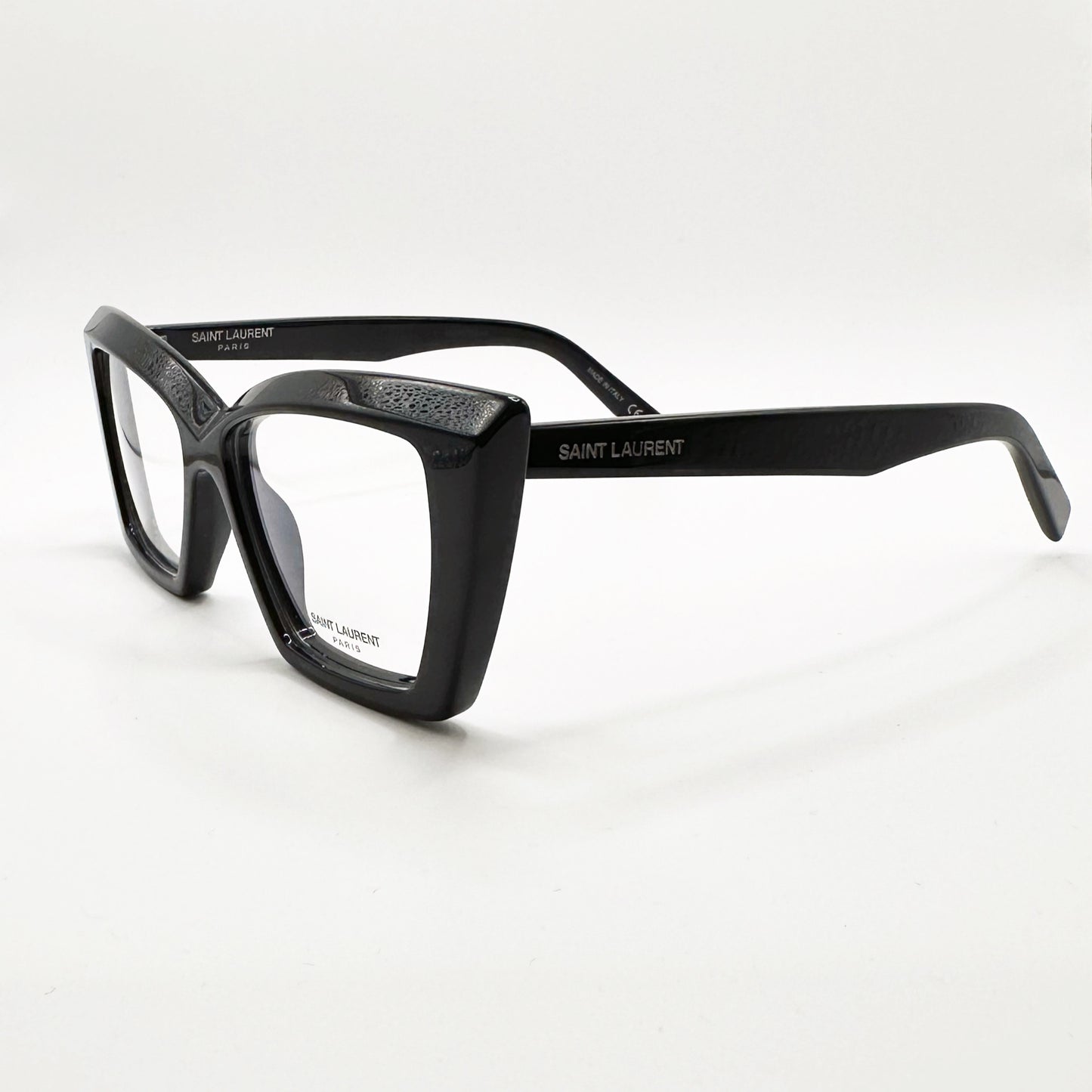 657 V [due varianti colore]