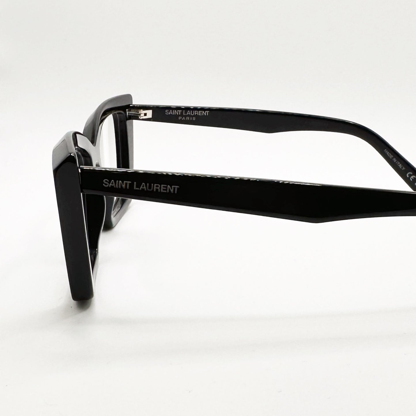657 V [due varianti colore]
