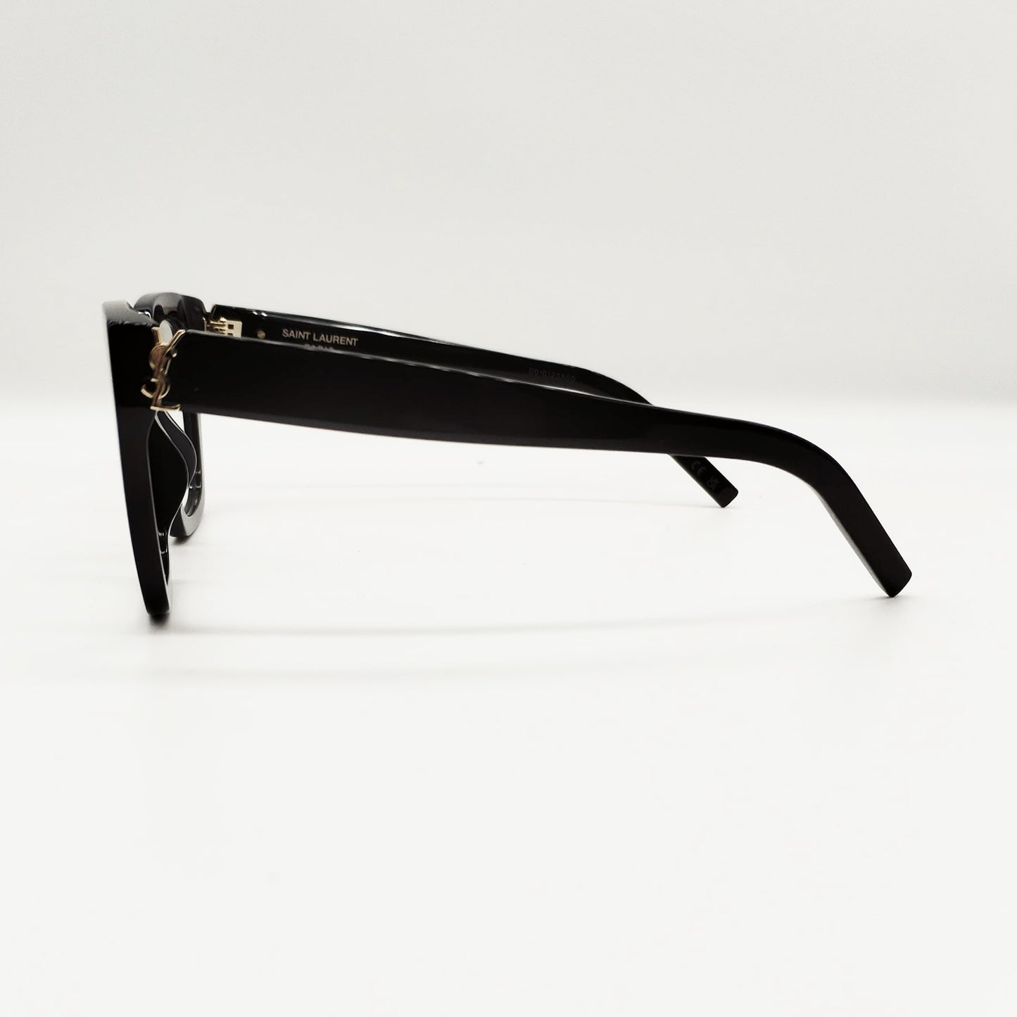 M143 [due varianti colore]