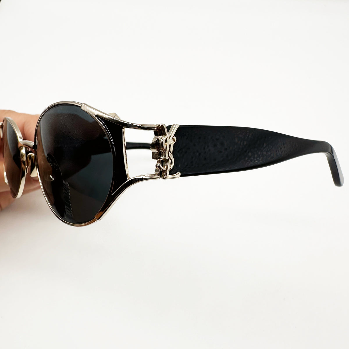 M919 [due varianti colore]