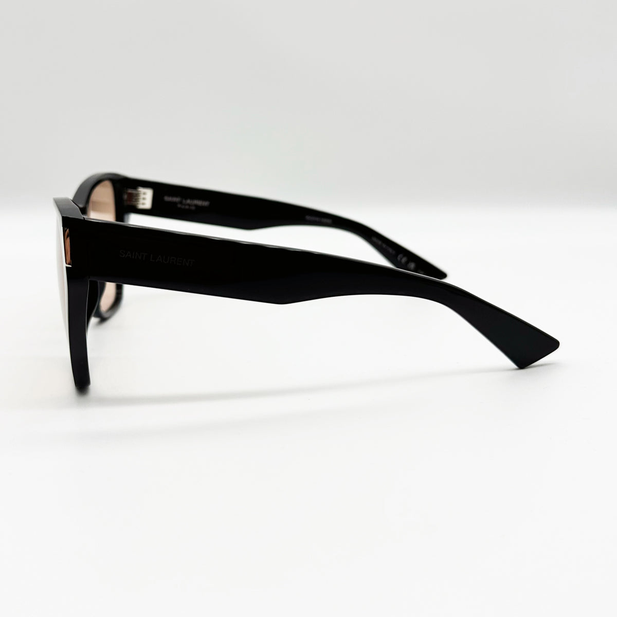 927 [due varianti colore]