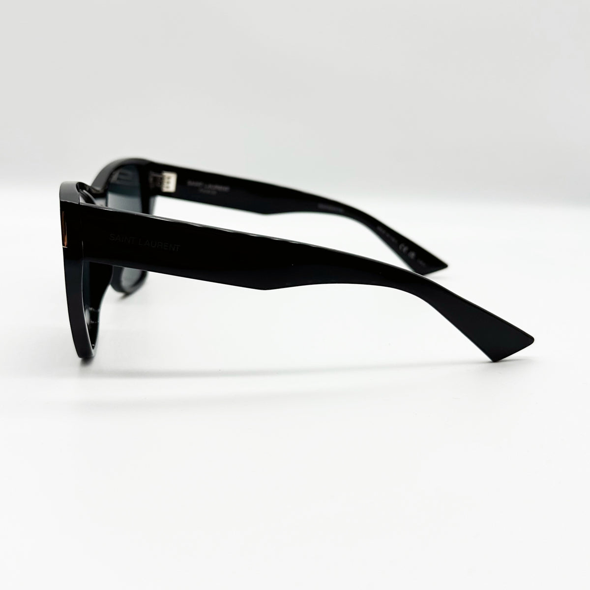 927 [due varianti colore]