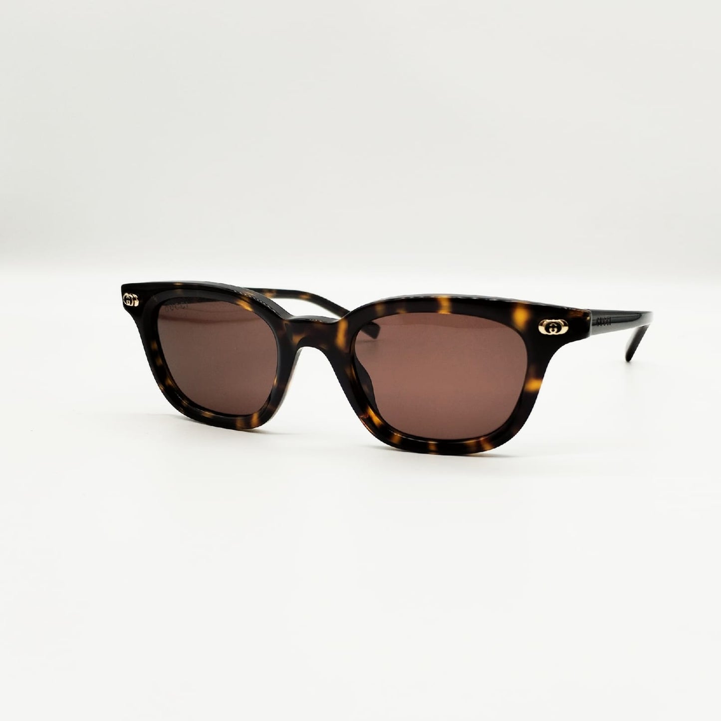 1946S [due varianti colore]